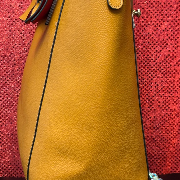 Elegant Mustard Tote Bag with Bow Accent - Picture 3 of 15